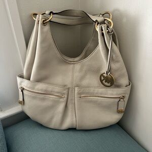 Elegant Cream Leather Shoulder Bag